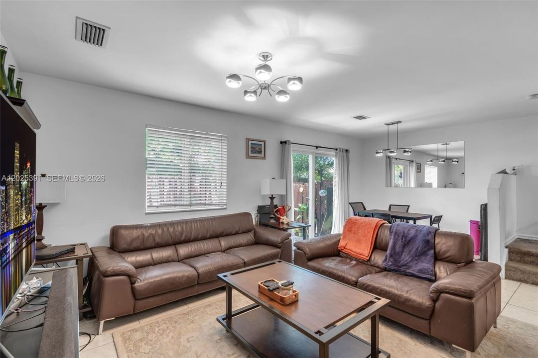 Active With Contract: $2,500 (2 beds, 2 baths, 1100 Square Feet)