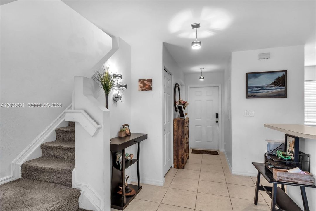 Active With Contract: $2,500 (2 beds, 2 baths, 1100 Square Feet)