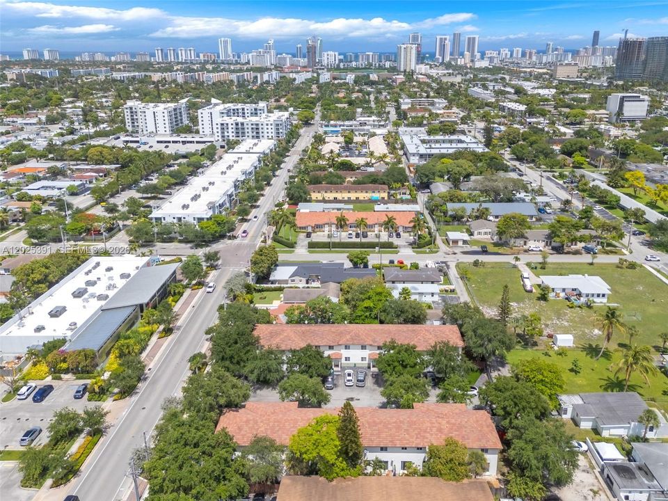Active With Contract: $2,500 (2 beds, 2 baths, 1100 Square Feet)
