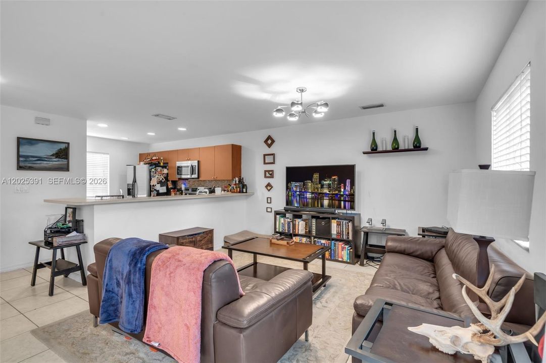 Active With Contract: $2,500 (2 beds, 2 baths, 1100 Square Feet)