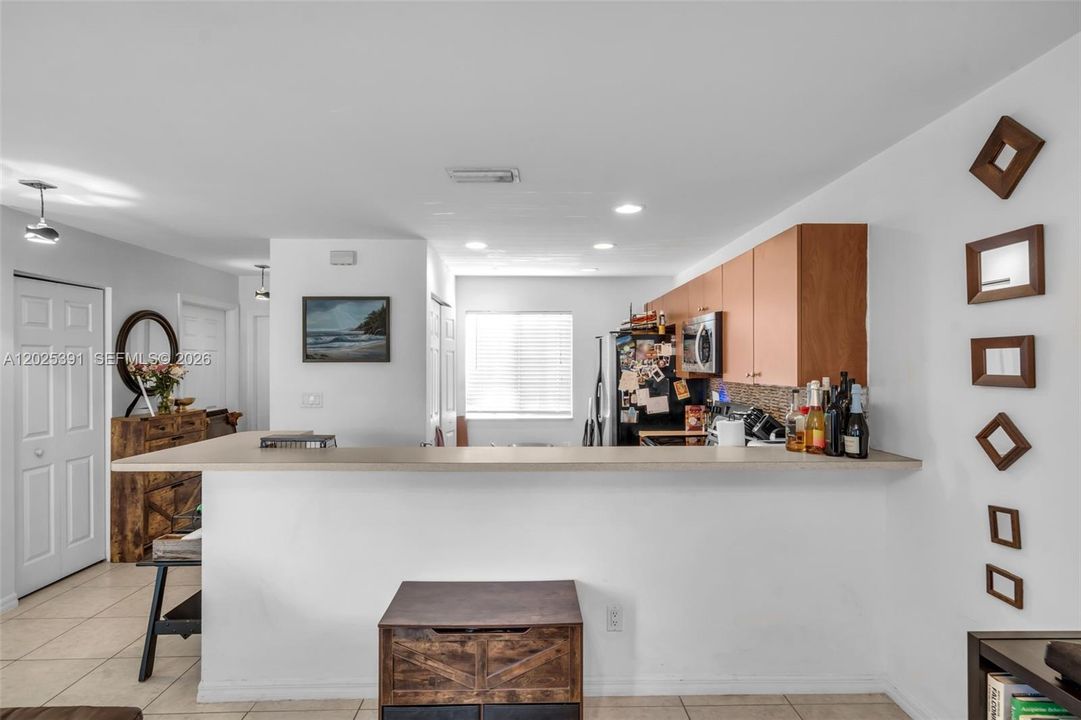 Active With Contract: $2,500 (2 beds, 2 baths, 1100 Square Feet)