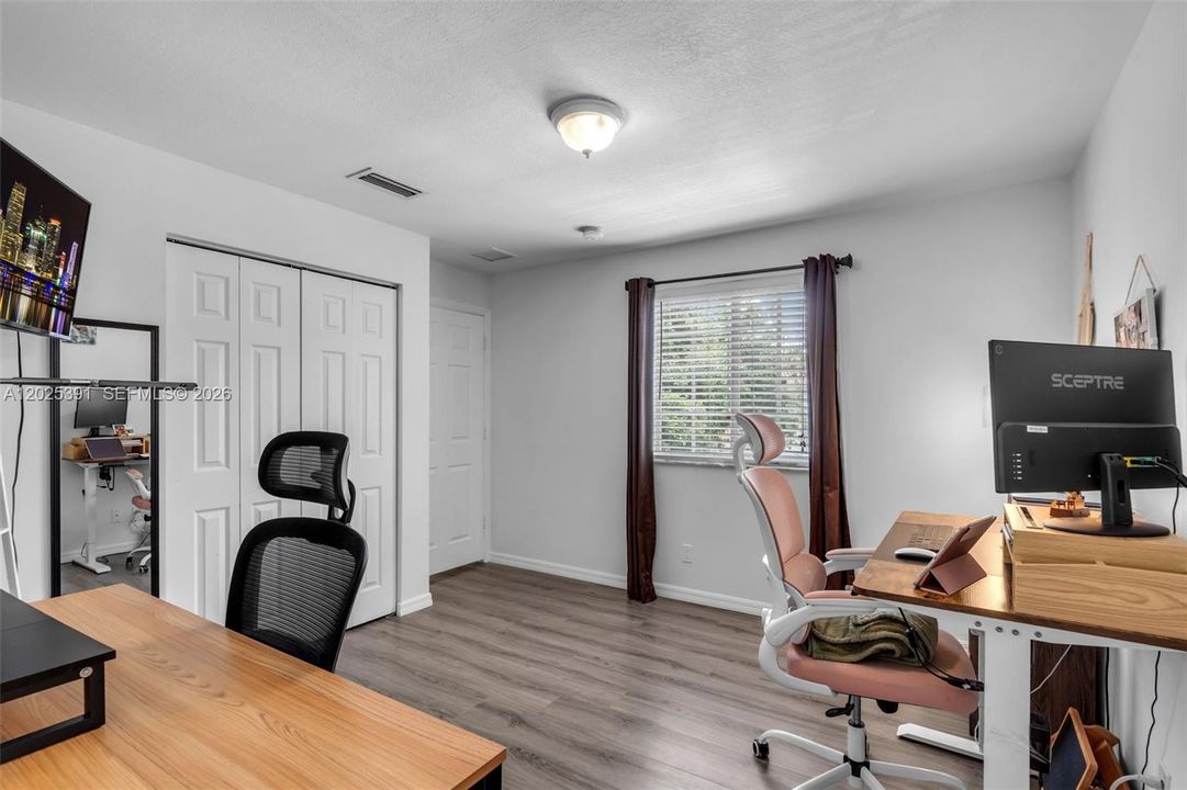 Active With Contract: $2,500 (2 beds, 2 baths, 1100 Square Feet)