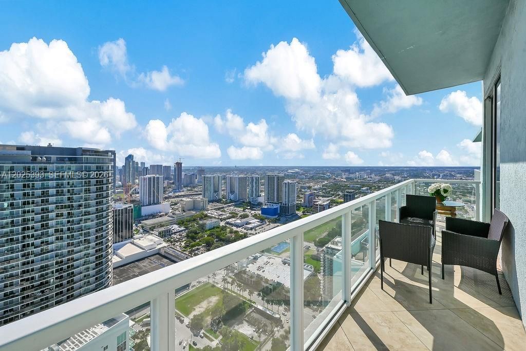 En Venta: $859,000 (2 camas, 2 baños, 1380 Pies cuadrados)