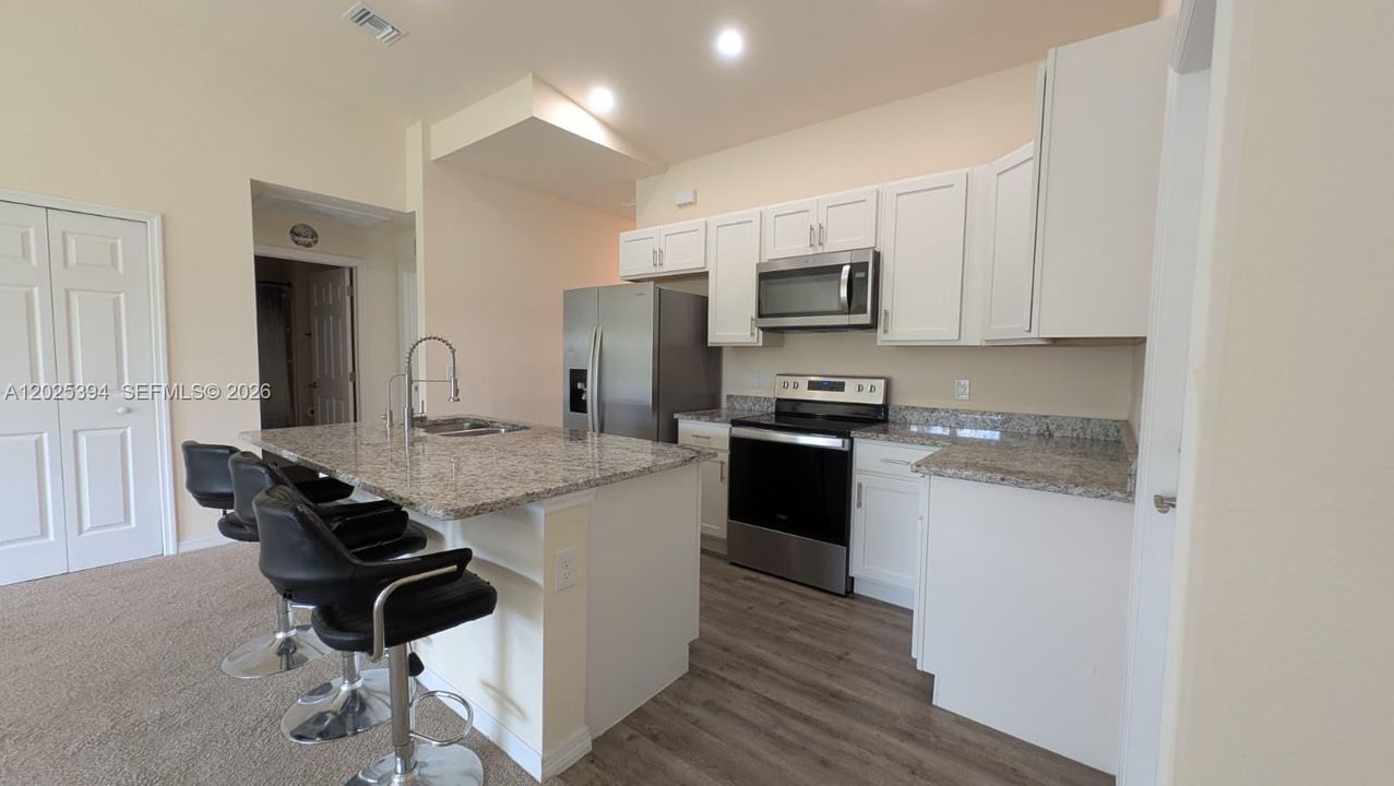For Rent: $2,300 (3 beds, 2 baths, 1472 Square Feet)