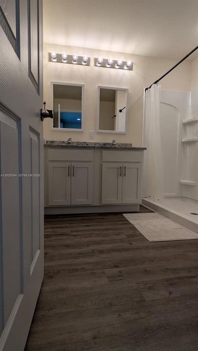 For Rent: $2,300 (3 beds, 2 baths, 1472 Square Feet)