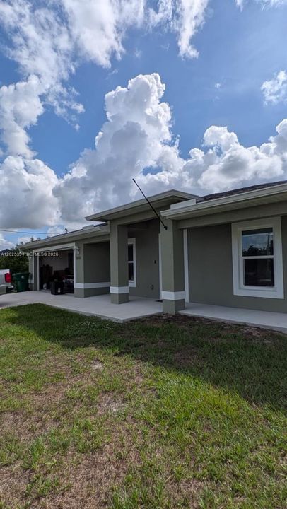 For Rent: $2,300 (3 beds, 2 baths, 1472 Square Feet)
