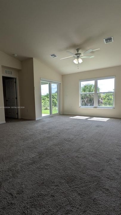 For Rent: $2,300 (3 beds, 2 baths, 1472 Square Feet)