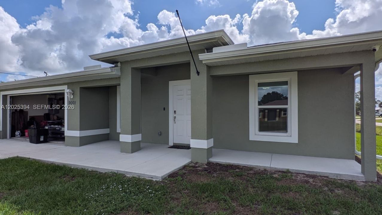 For Rent: $2,300 (3 beds, 2 baths, 1472 Square Feet)