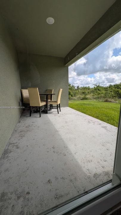 For Rent: $2,300 (3 beds, 2 baths, 1472 Square Feet)