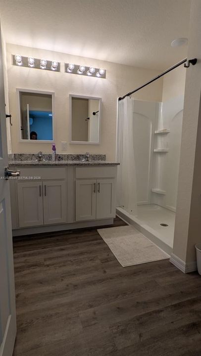 For Rent: $2,300 (3 beds, 2 baths, 1472 Square Feet)