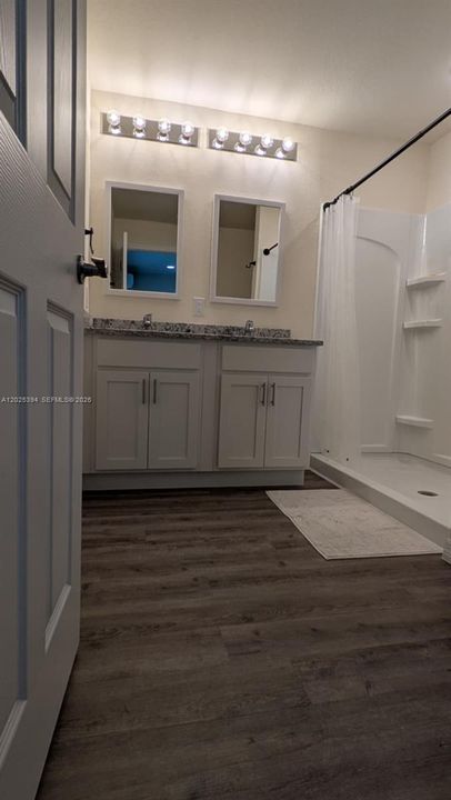 For Rent: $2,300 (3 beds, 2 baths, 1472 Square Feet)