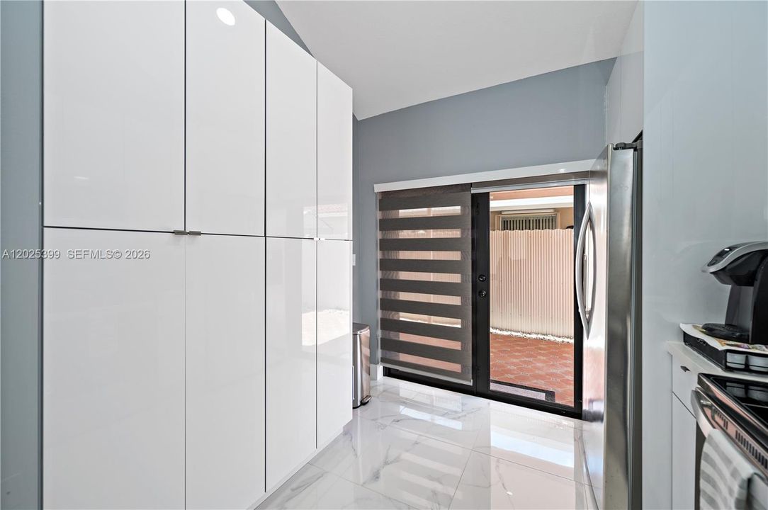 На продажу: $479,000 (4 спален, 2 ванн, 1270 Квадратных фут)
