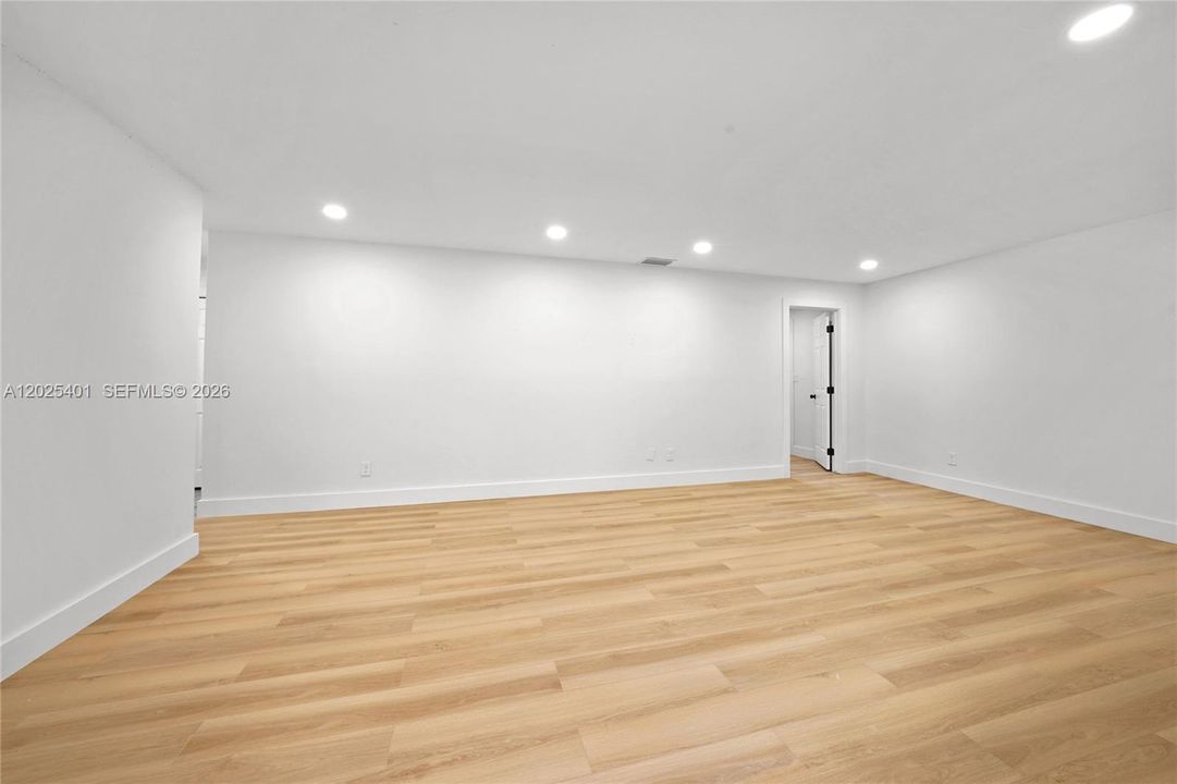 For Sale: $799,000 (4 beds, 2 baths, 2194 Square Feet)
