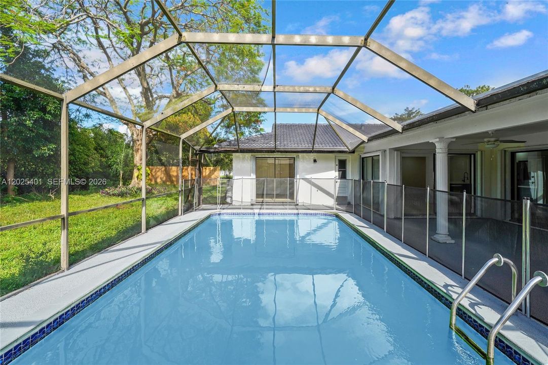 For Sale: $799,000 (4 beds, 2 baths, 2194 Square Feet)