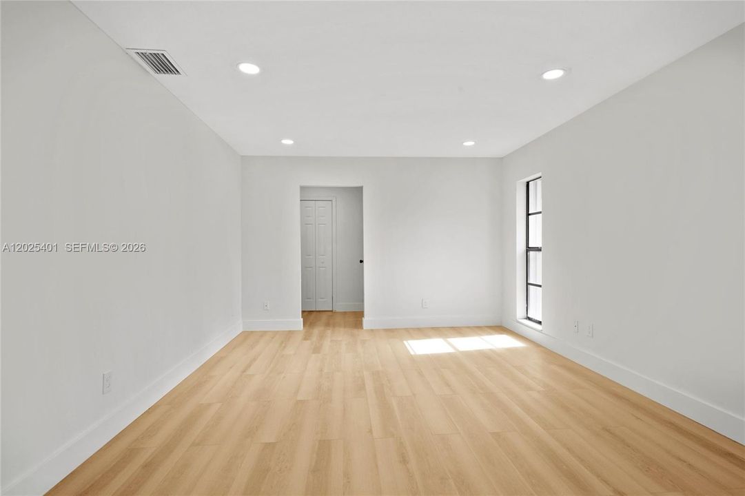 For Sale: $799,000 (4 beds, 2 baths, 2194 Square Feet)