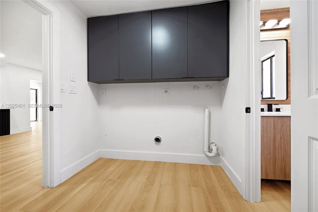 For Sale: $799,000 (4 beds, 2 baths, 2194 Square Feet)