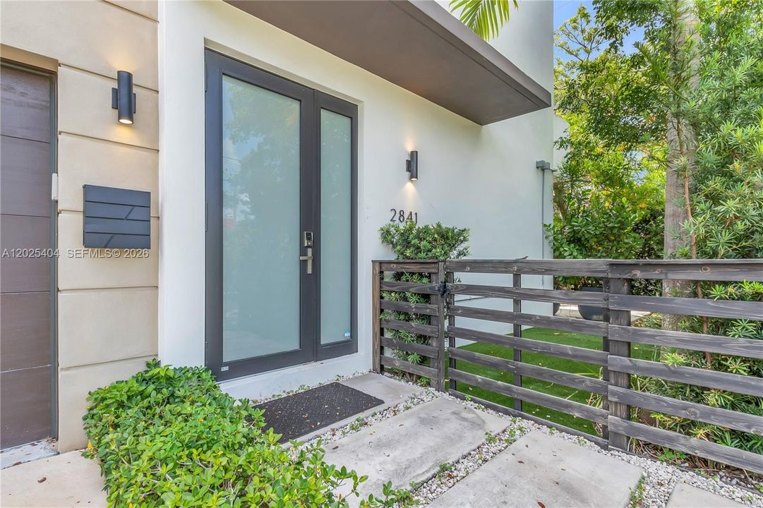 For Sale: $1,200,000 (3 beds, 2 baths, 1676 Square Feet)