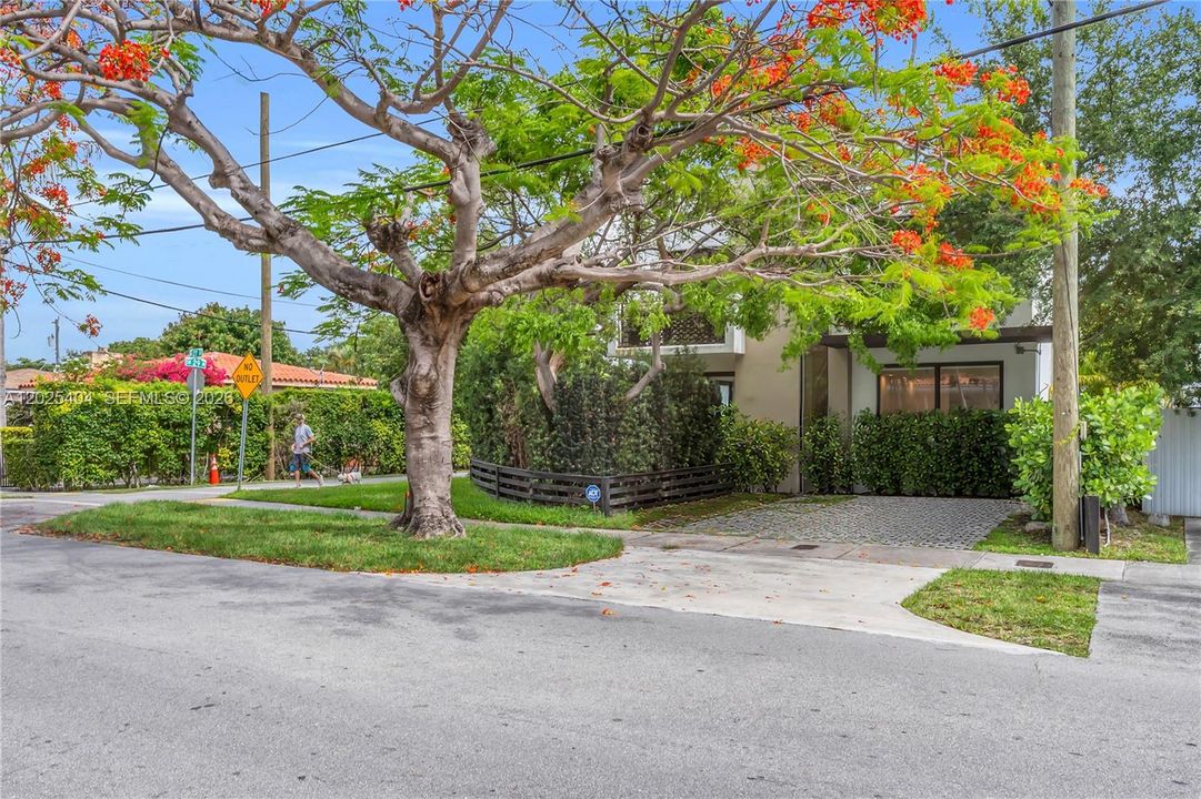 For Sale: $1,200,000 (3 beds, 2 baths, 1676 Square Feet)