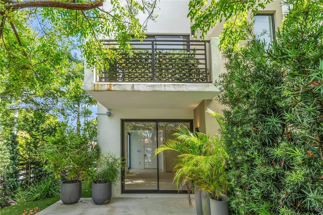 For Sale: $1,200,000 (3 beds, 2 baths, 1676 Square Feet)