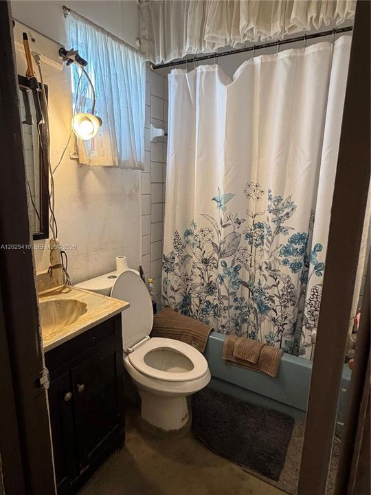 Active With Contract: $385,000 (4 beds, 2 baths, 1866 Square Feet)