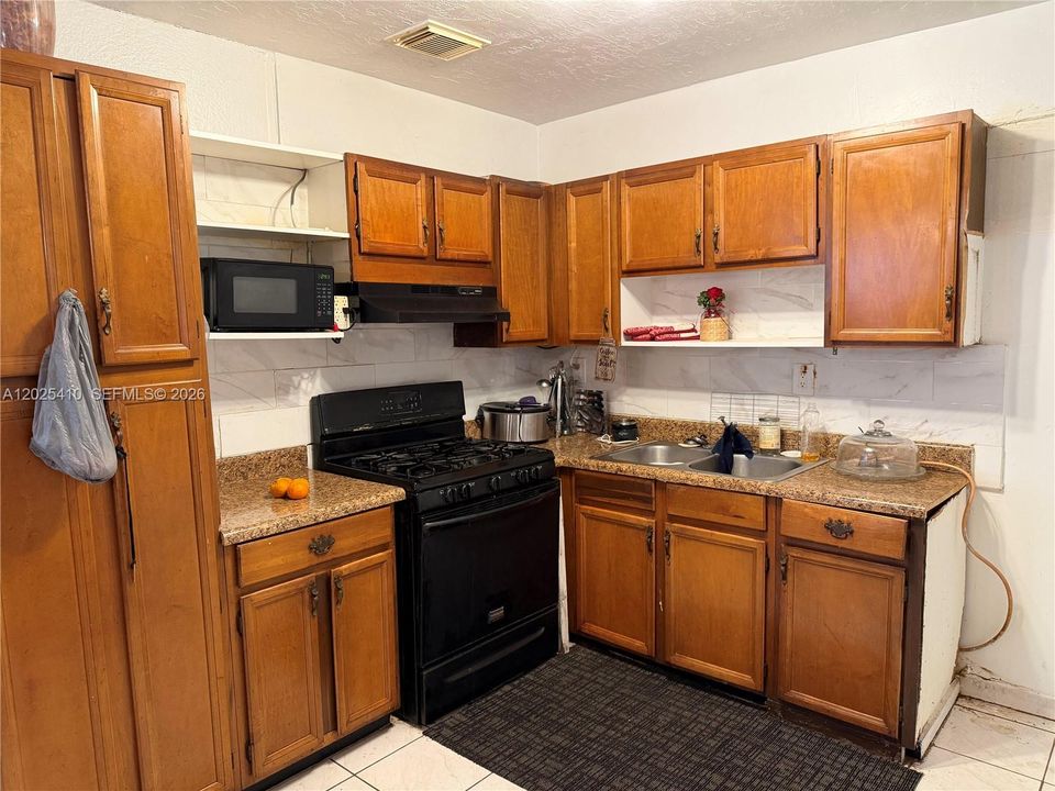 Active With Contract: $385,000 (4 beds, 2 baths, 1866 Square Feet)