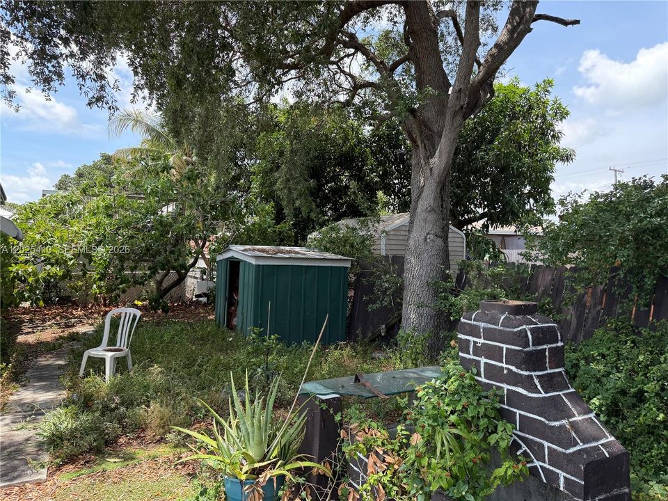 Active With Contract: $385,000 (4 beds, 2 baths, 1866 Square Feet)