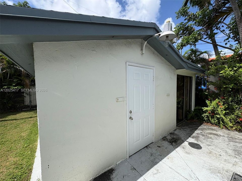 For Sale: $900,000 (3 beds, 2 baths, 1790 Square Feet)