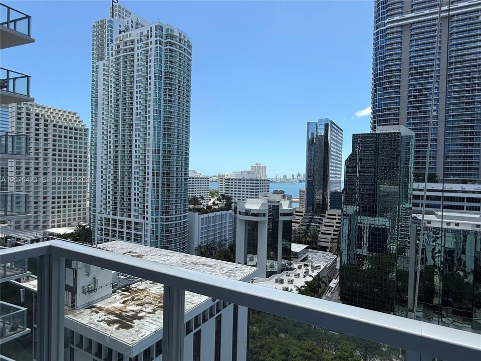 For Rent: $2,950 (1 beds, 1 baths, 843 Square Feet)