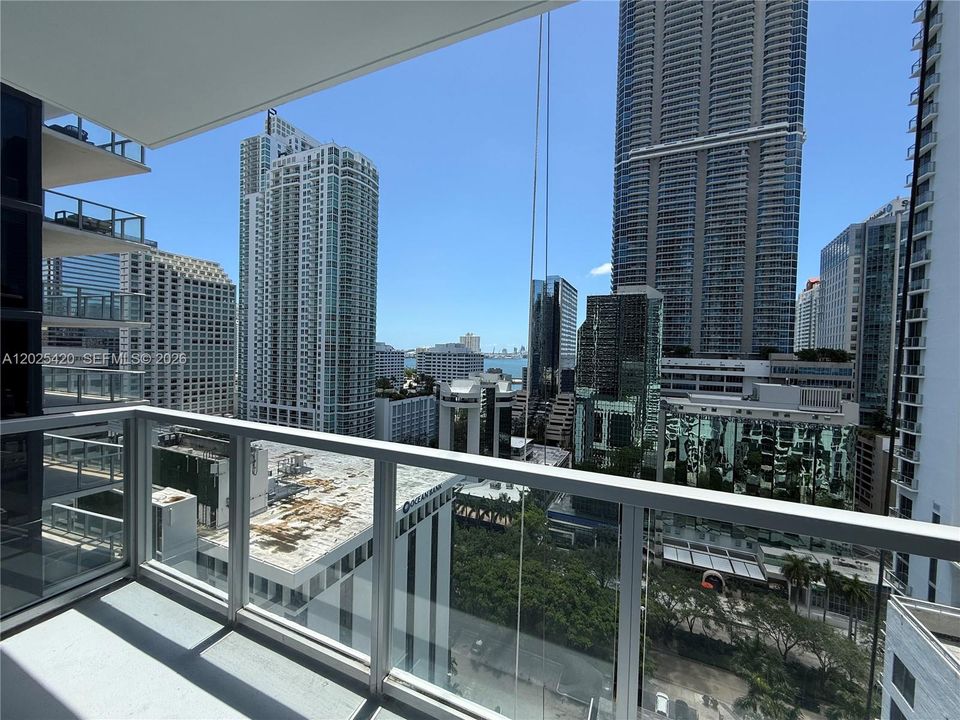 For Rent: $2,950 (1 beds, 1 baths, 843 Square Feet)