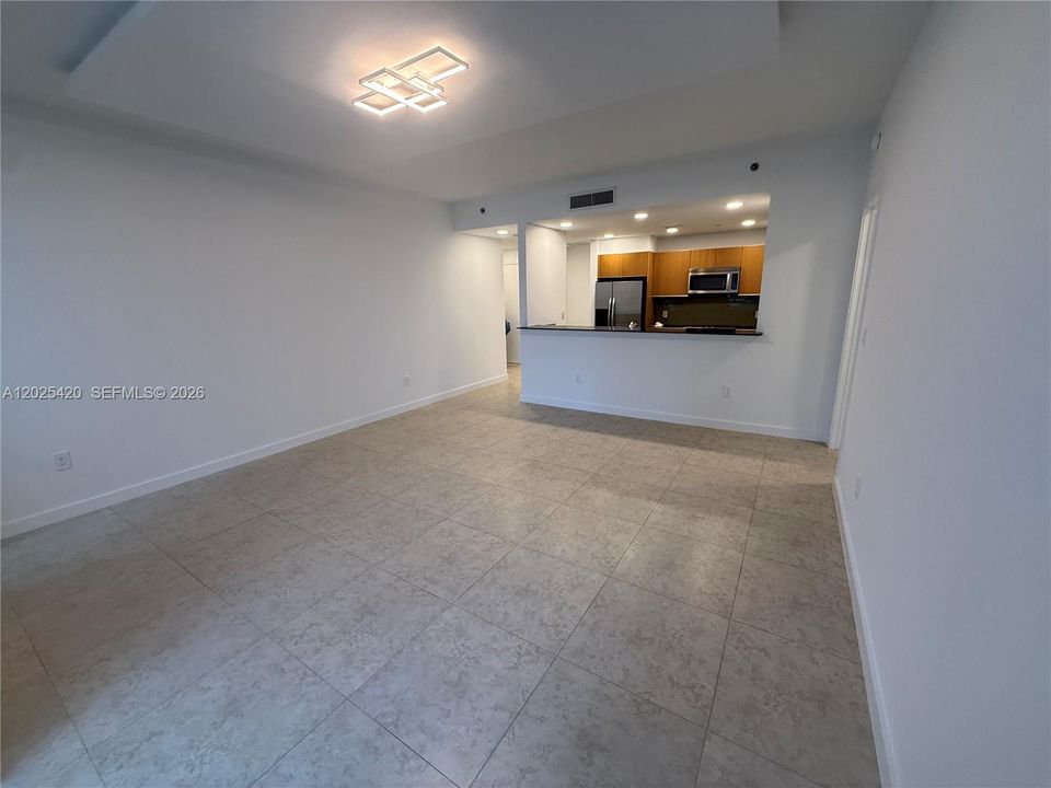 For Rent: $2,950 (1 beds, 1 baths, 843 Square Feet)