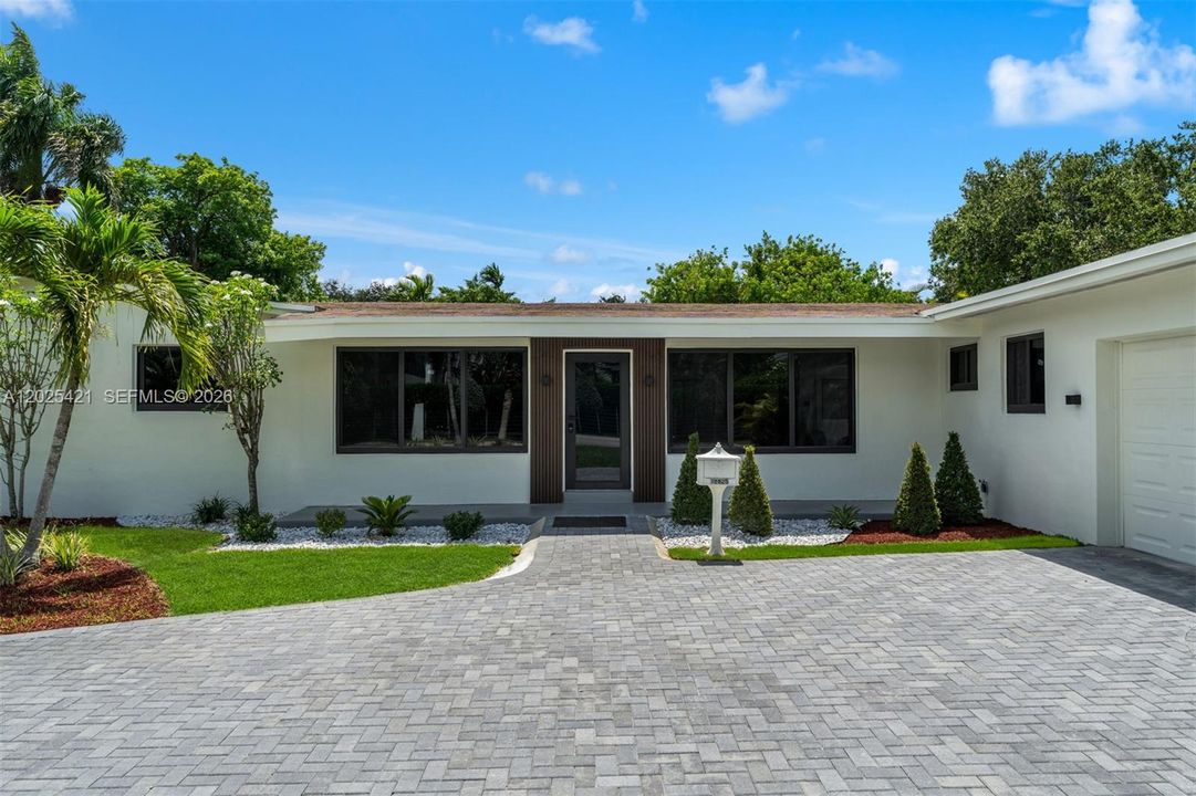 For Sale: $2,350,000 (5 beds, 3 baths, 3650 Square Feet)