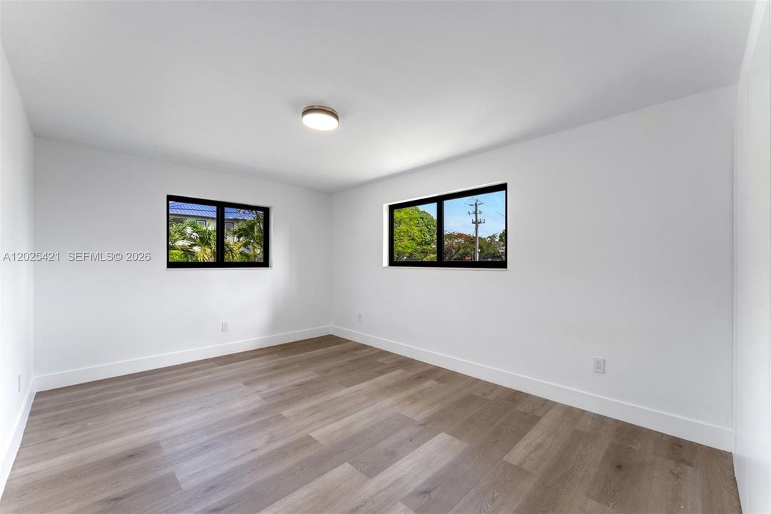For Sale: $2,350,000 (5 beds, 3 baths, 3650 Square Feet)