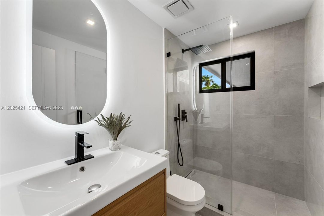 For Sale: $2,350,000 (5 beds, 3 baths, 3650 Square Feet)