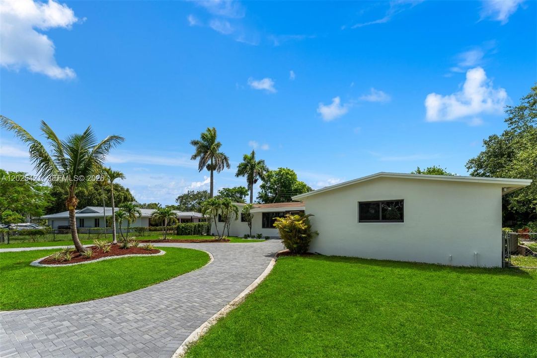For Sale: $2,350,000 (5 beds, 3 baths, 3650 Square Feet)