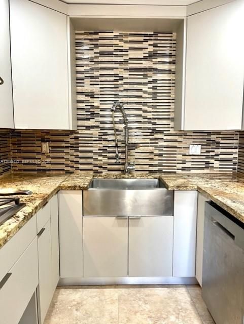 For Rent: $3,300 (3 beds, 2 baths, 1305 Square Feet)
