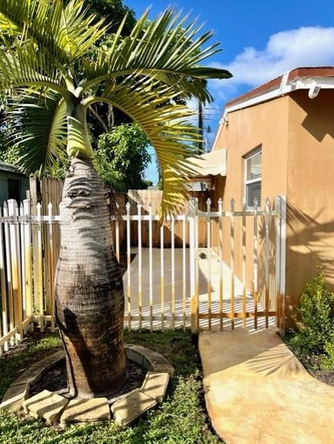 For Rent: $3,300 (3 beds, 2 baths, 1305 Square Feet)