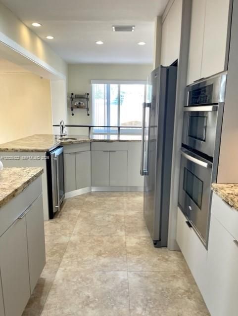 For Rent: $3,300 (3 beds, 2 baths, 1305 Square Feet)