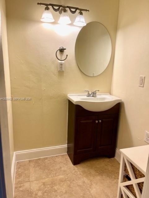 For Rent: $3,300 (3 beds, 2 baths, 1305 Square Feet)