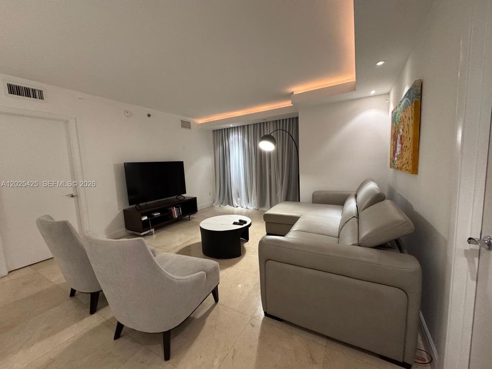 For Rent: $9,400 (3 beds, 3 baths, 1675 Square Feet)