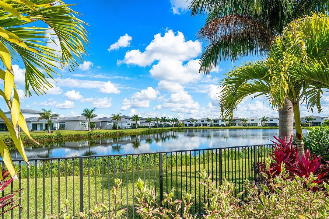 052-8233CrystalDownsAvenue-BocaRaton-FL-