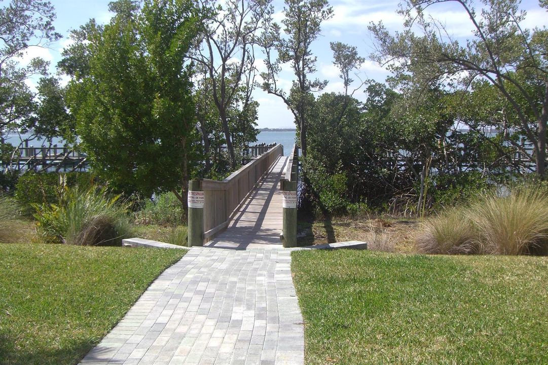 18 Walkway to dock