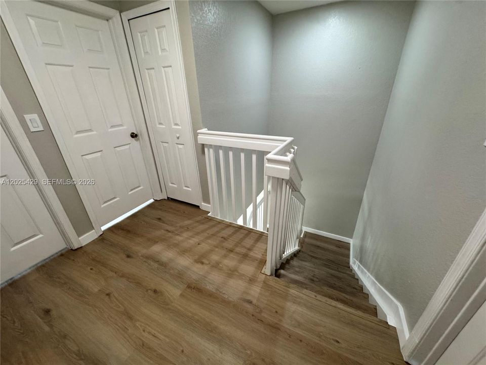На продажу: $299,900 (3 спален, 2 ванн, 1302 Квадратных фут)