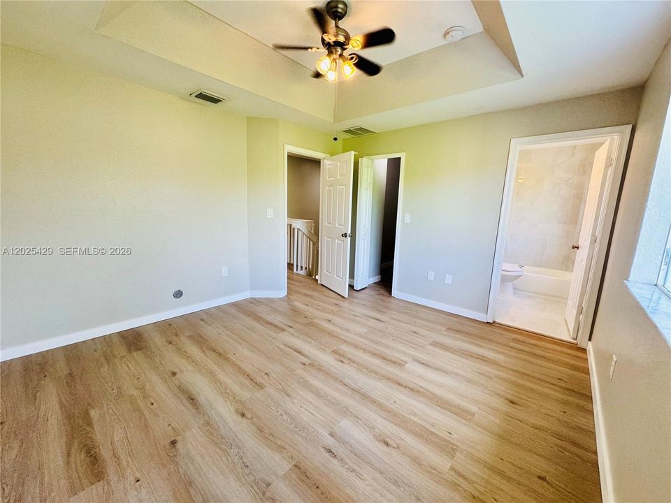 На продажу: $299,900 (3 спален, 2 ванн, 1302 Квадратных фут)