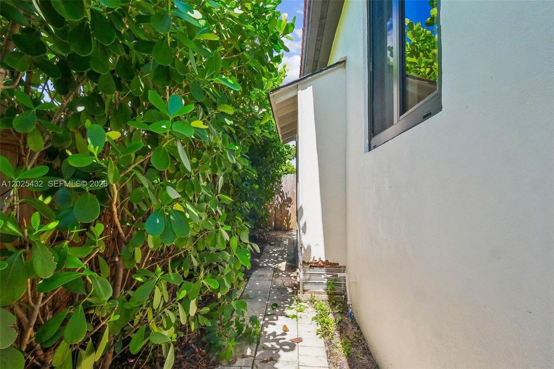 Active With Contract: $595,000 (3 beds, 2 baths, 1407 Square Feet)