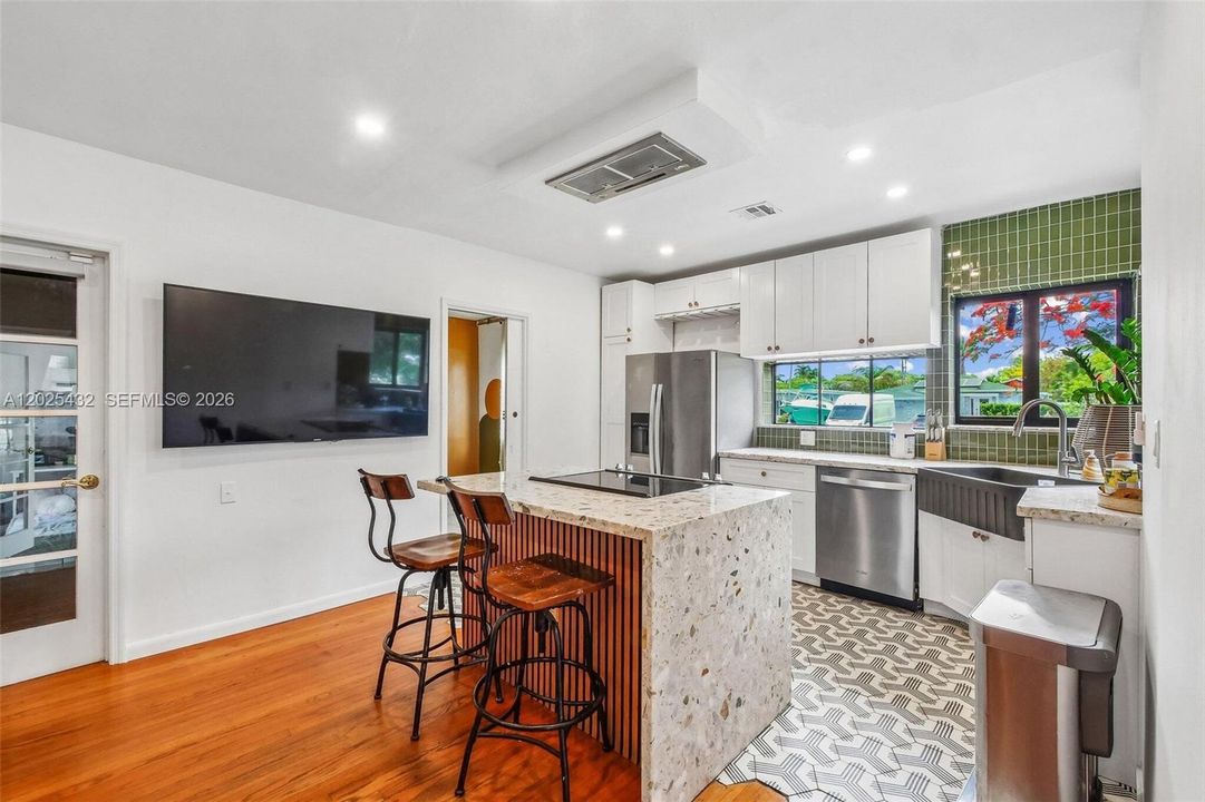 Active With Contract: $595,000 (3 beds, 2 baths, 1407 Square Feet)