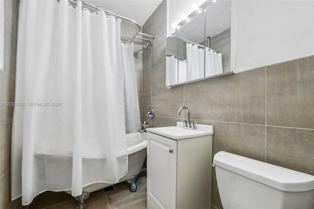 Active With Contract: $595,000 (3 beds, 2 baths, 1407 Square Feet)