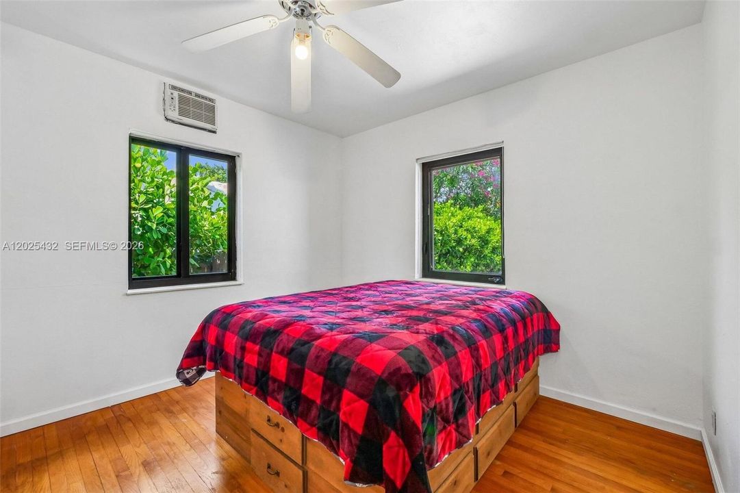 Active With Contract: $595,000 (3 beds, 2 baths, 1407 Square Feet)