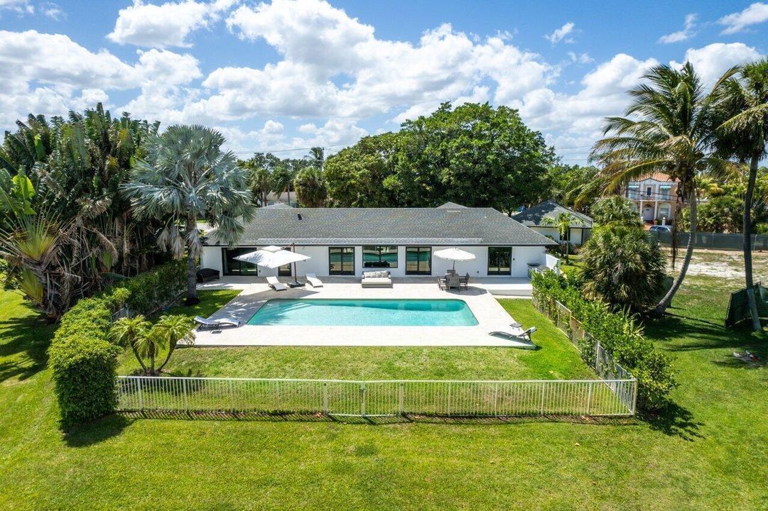Back yard / Pool