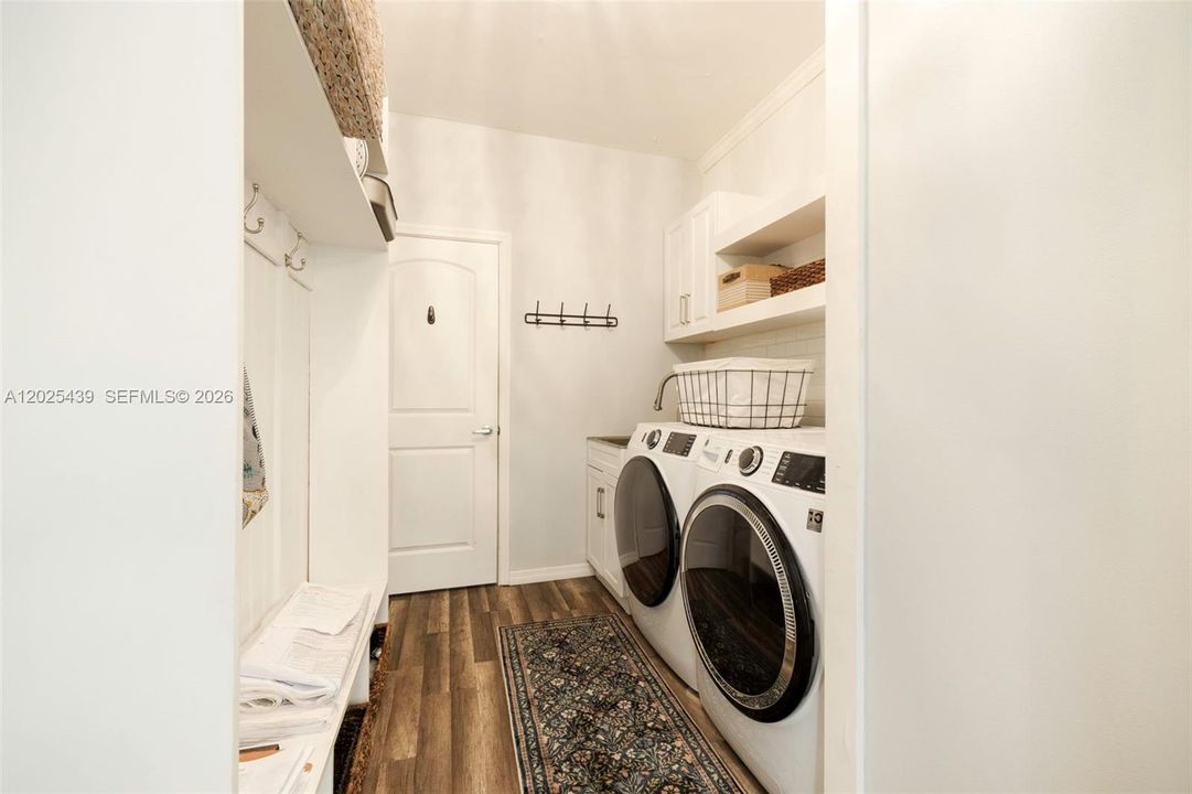 Active With Contract: $1,490,000 (3 beds, 2 baths, 1720 Square Feet)