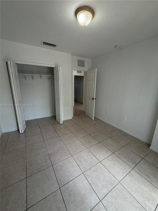 En Renta: $2,300 (3 camas, 2 baños, 1600 Pies cuadrados)